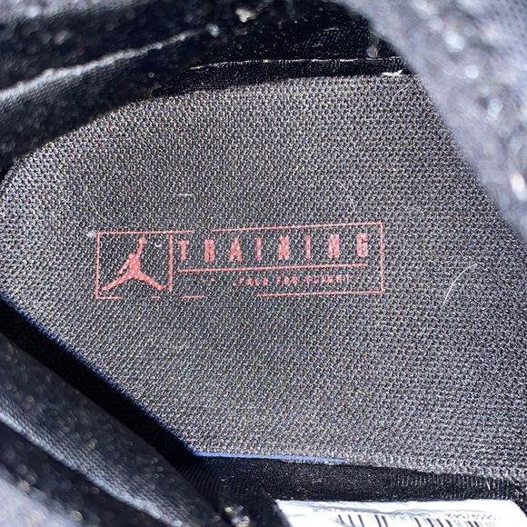 Air Jordans Size 9.5 Men’s Basketball Shoes main image 4